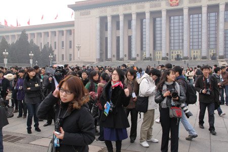 相机带我去战斗 政协会场的记者们（组图）