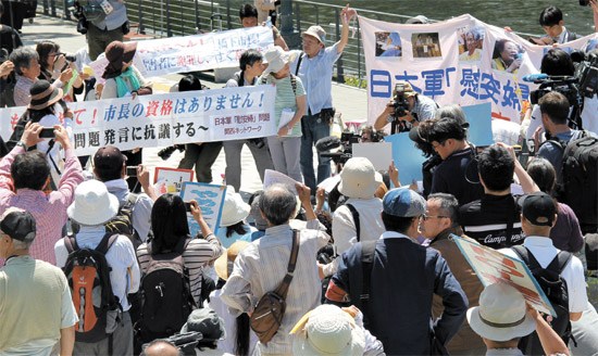 日本团体在市政府集会敦促桥下彻向慰安妇谢罪