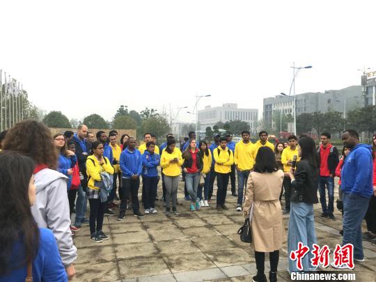 在华留学生：移动互联网让更多人了解中国