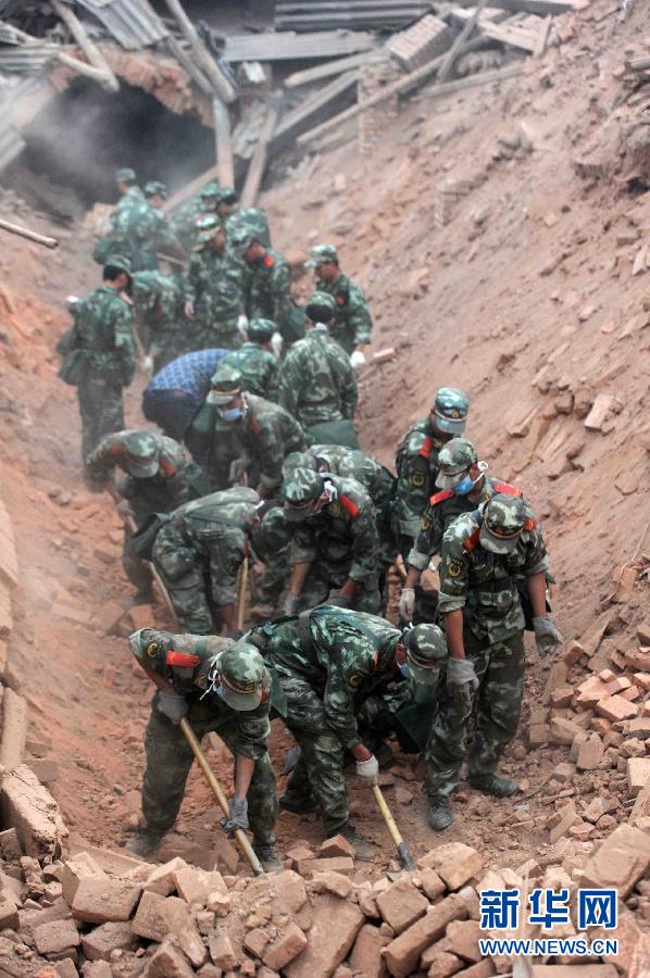 #（芦山地震）（11）与生命赛跑的“黄金72小时”