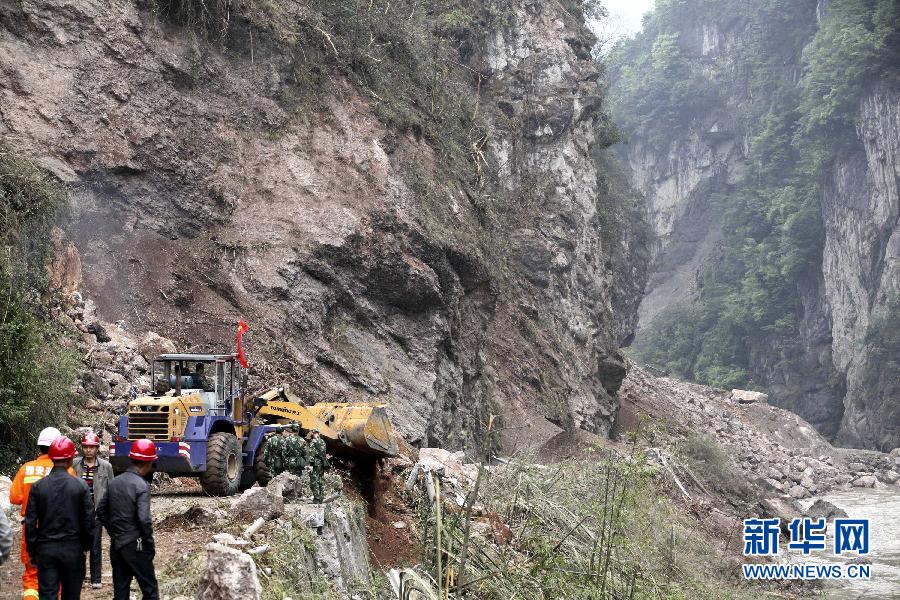 #（芦山地震）（9）与生命赛跑的“黄金72小时”