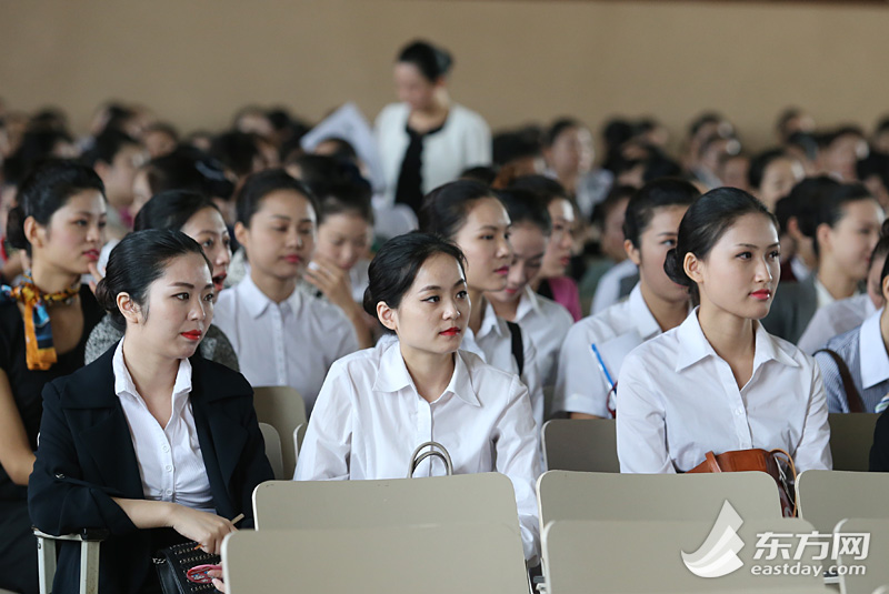 东航2015空姐招聘现场美女云集