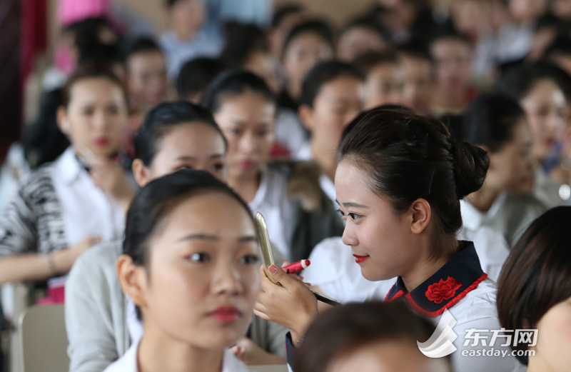 东航2015空姐招聘现场美女云集